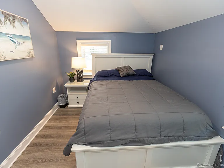 55 Swan Ave — Photo 20