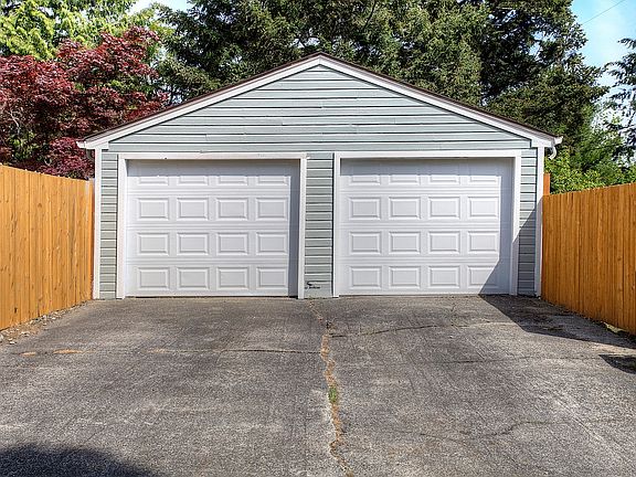 4th image of 4824 N 31st St
