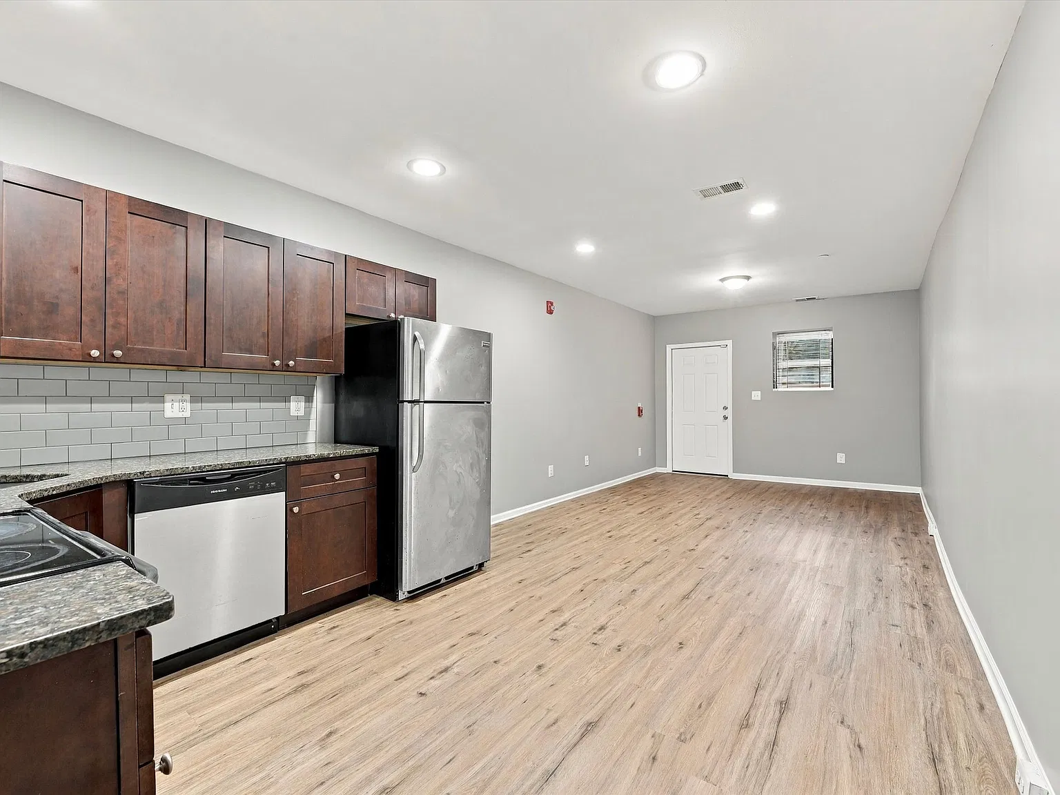 2261 N Park Ave — Photo 4