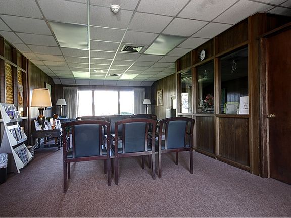 5th image of 711 Lawn Ave Ste 1