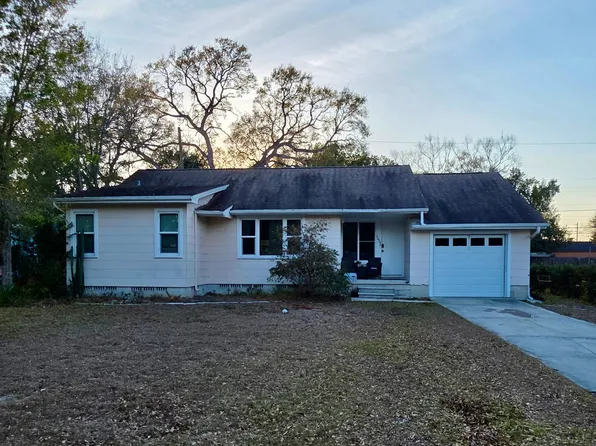 1024 Michigan Dr E, Dunedin, FL 34698