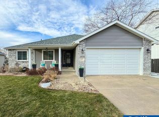 3111 Pointe Cir, Lincoln, NE 68506