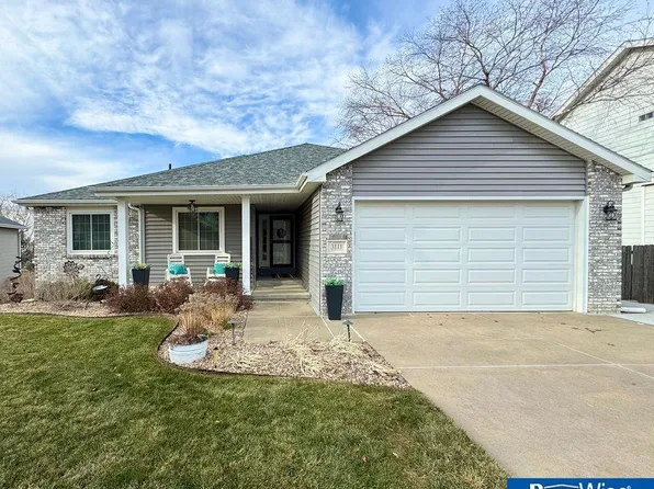 3111 Pointe Cir, Lincoln, NE 68506