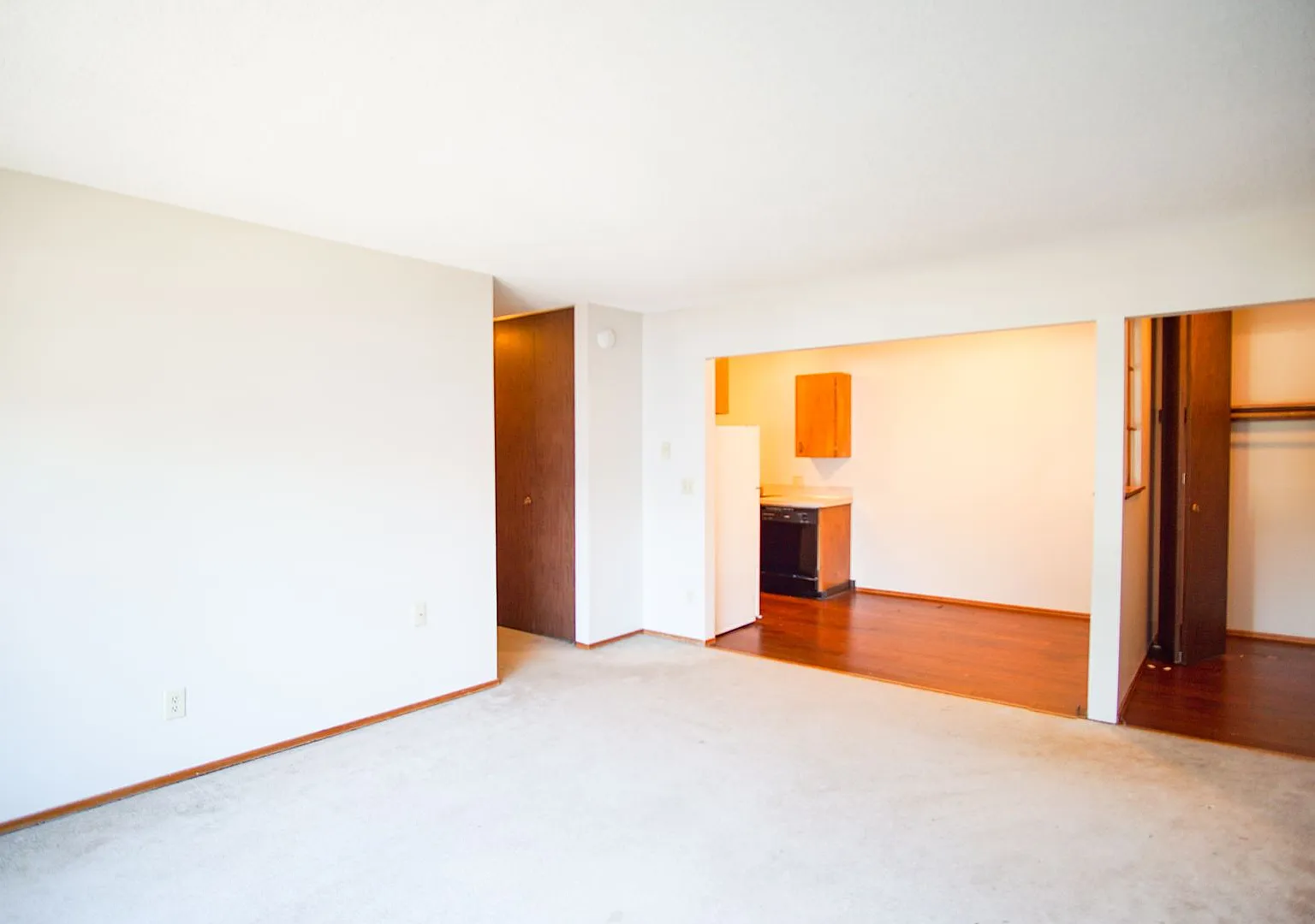 Sullivan's Gulch Spacious 2-Bedroom with Dishwasher & Parking! — Photo 4