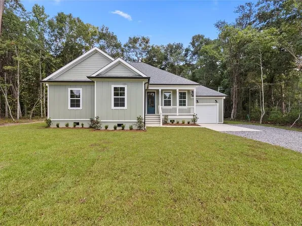 22465 Treadaway St, Mandeville, LA 70471