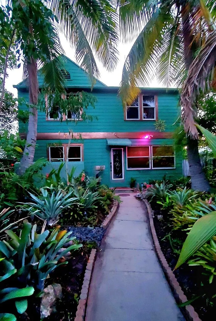 Spacious 3BR House in Lake Worth Beach — Photo 1