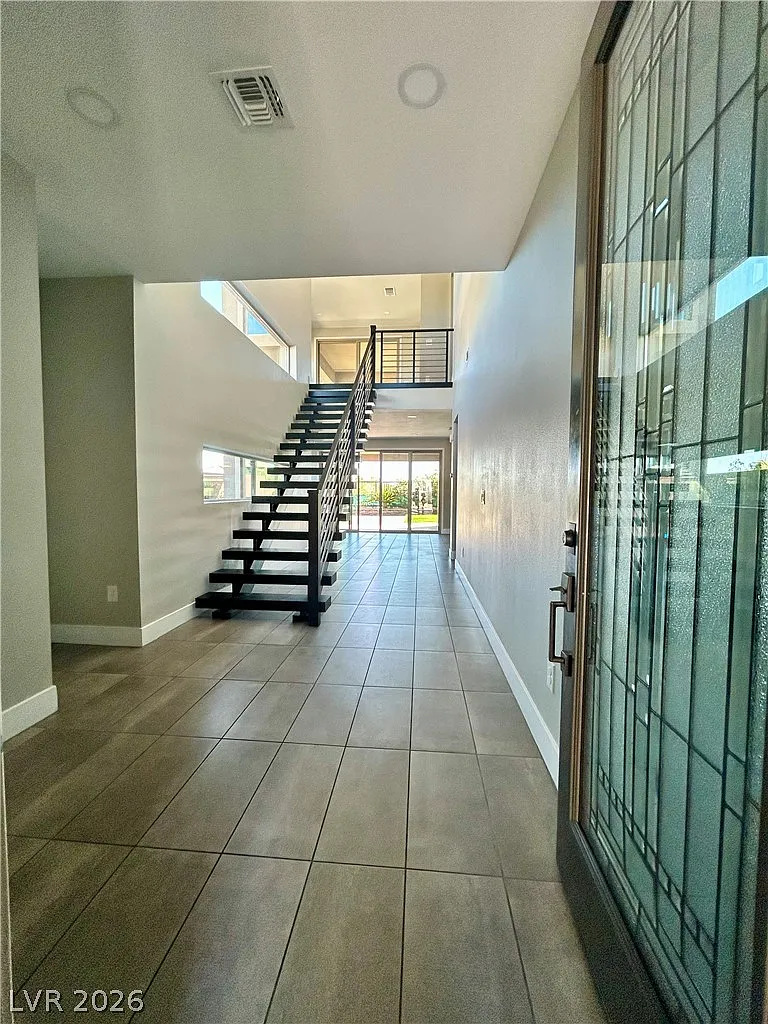 3 bed, 2.5 bath, 2564 sqft, $3,900 — Photo 4