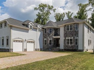 7 Troy St, Edison, NJ 08820