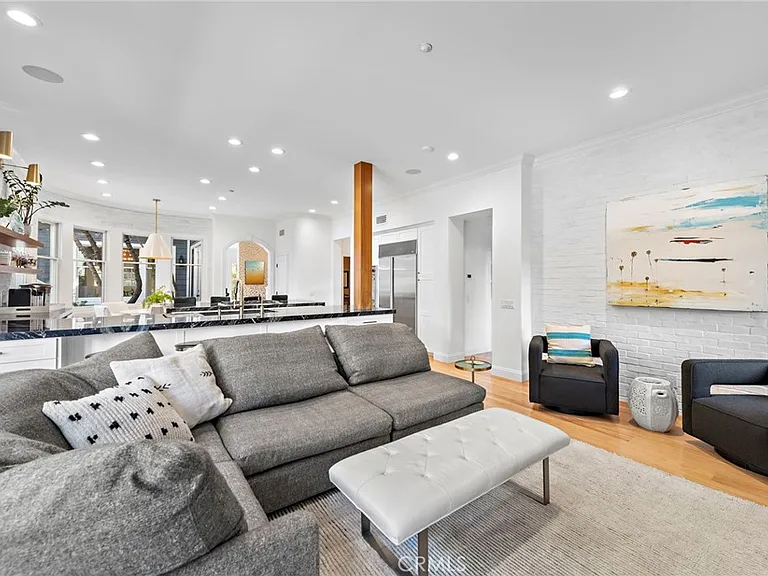 20 Cape Danbury — Photo 22
