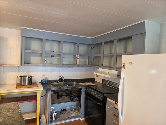 3rd image of 1498 Main St #15