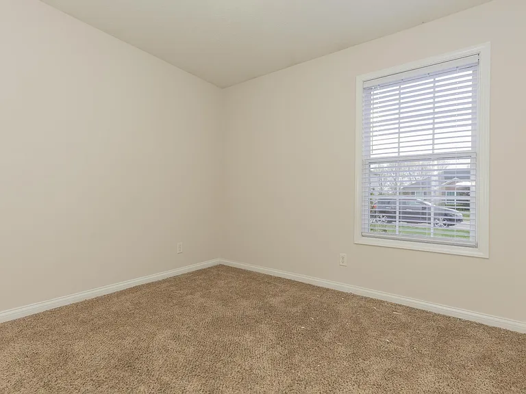 4920 Penrose Dr — Photo 8