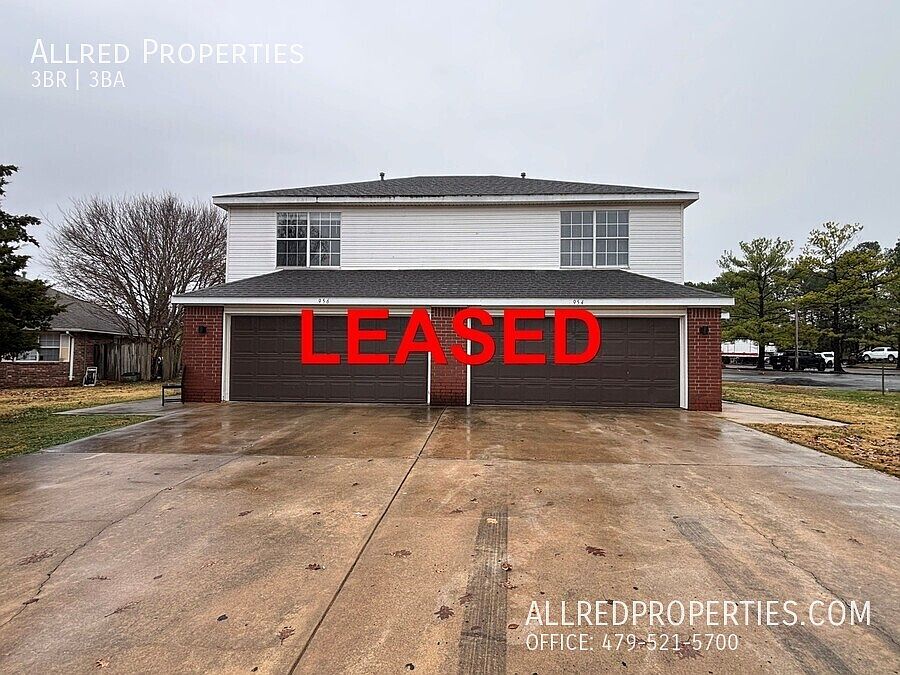 1st image of 956 N Daisy Ln