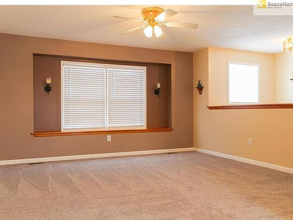 Very clean with new carpet!