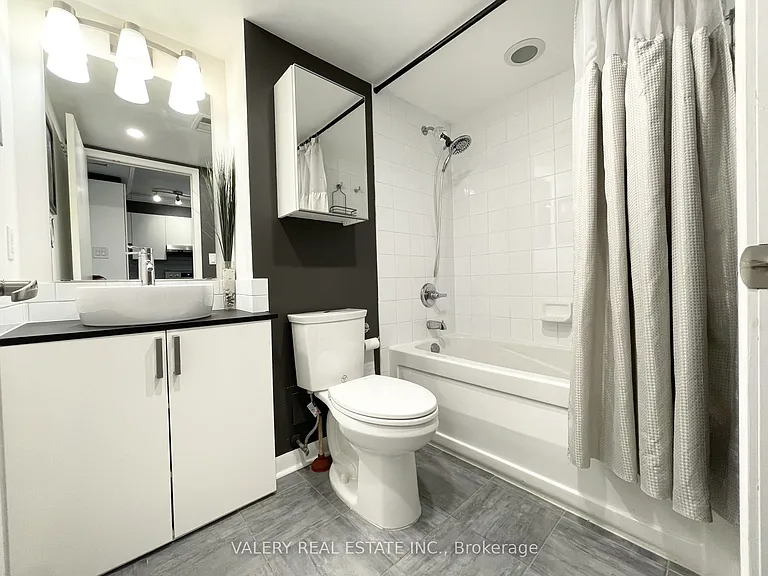 600 Fleet St #811 — Photo 4