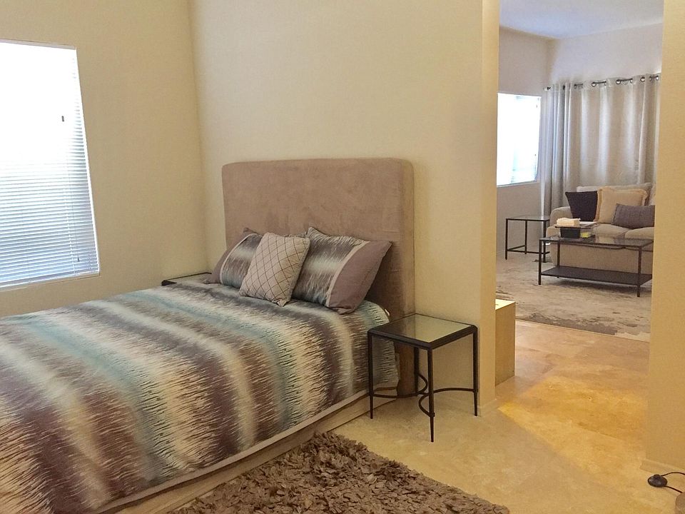 Bdr- queen size bed and with sliding door mirrored doors