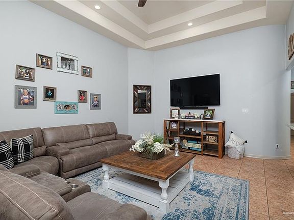 3rd image of 1905 Ariel Ln