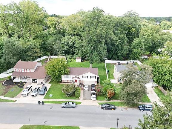 4th image of 310 Hollyoke Rd