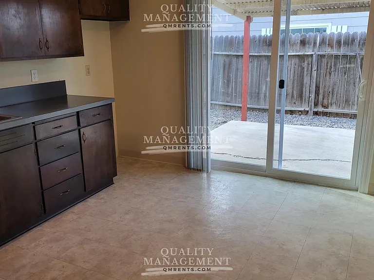 121 W Louisiana Ave — Photo 2