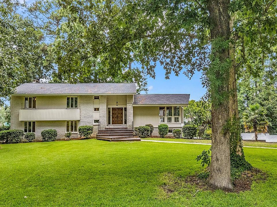 1st image of 115 Green Lake Dr.