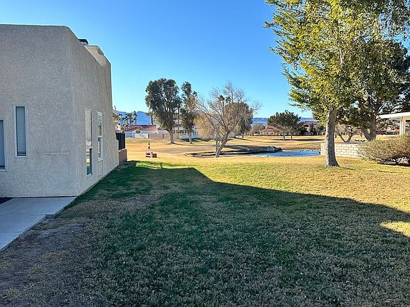 3rd image of 2835 Country Club Dr