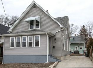 34 Daniels Ave, Elgin, IL 60120