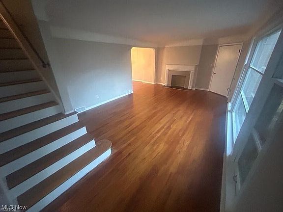5th image of 2079 S Green Rd