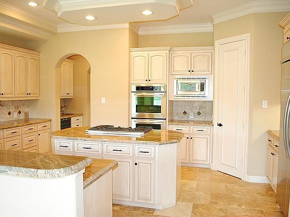 2nd image of 208 Los Frailes Dr