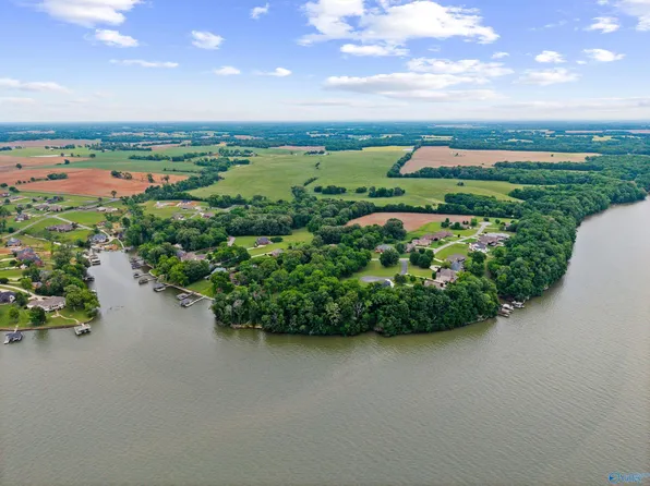 13206 Saint Andrew Dr, Athens, AL 35611