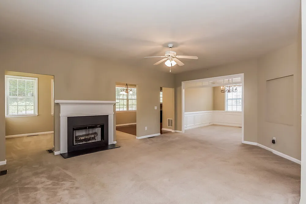 4 bed, 3.0 bath, 2664 sqft, $3,040 — Photo 4