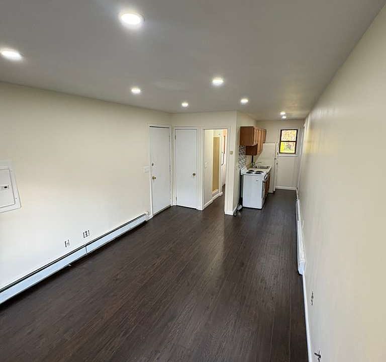 1st image of 44 Peach Pl #1