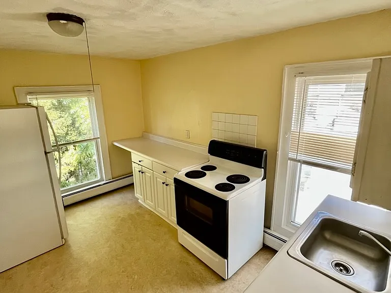 Eat-In Kitchen
Another cabinet has been added above the counter.