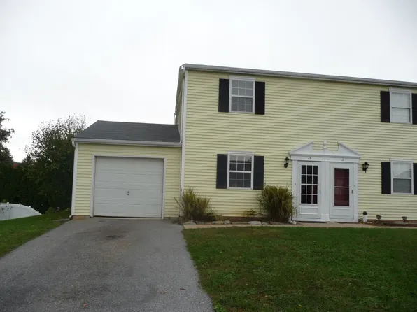 15 Dogwood Ln, Cleona, PA 17042