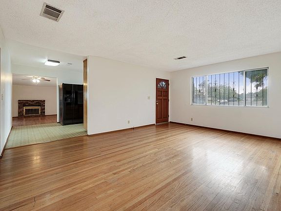 5th image of 2272 Santa Fe Drive