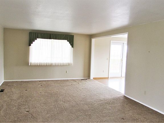 5th image of 711 S Hillcrest Dr