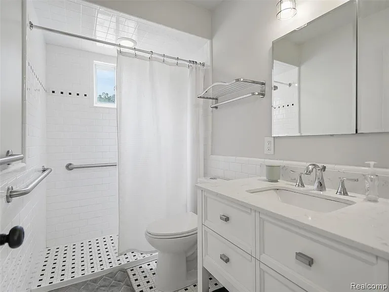 1514 S Wilson Ave — Photo 14
