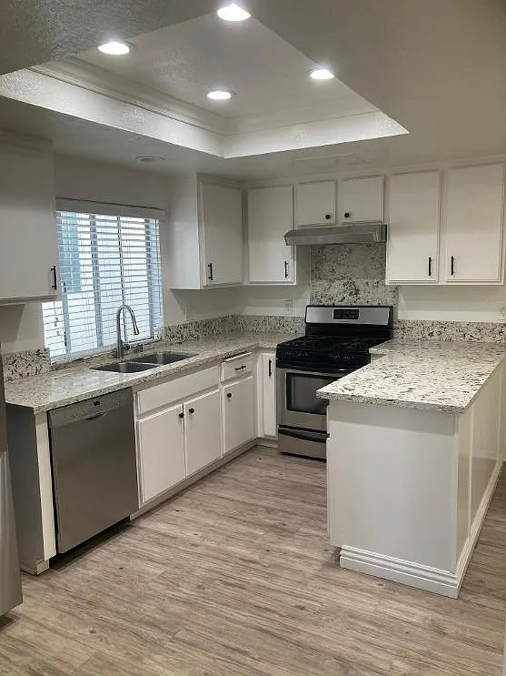 2 bed, 2.5 bath, 1100 sqft, $4,600 — Photo 2