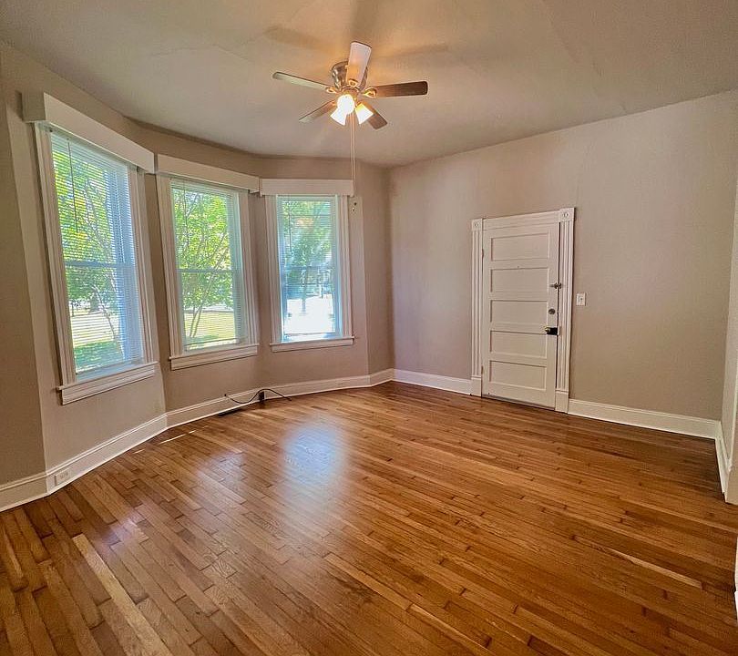 1st image of 215C N Mecklenburg Ave