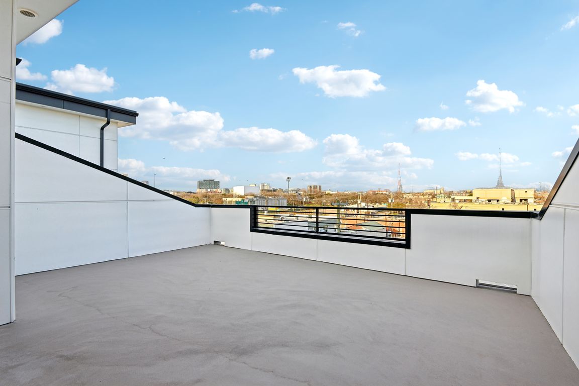 S Harwood St 307-028.jpg