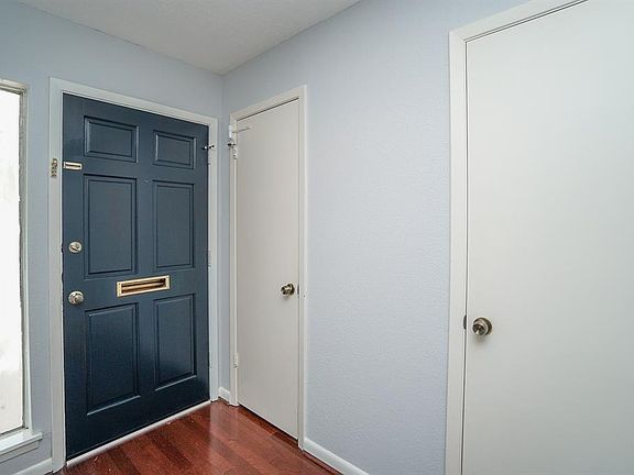 4th image of 5210 Woodlawn Pl