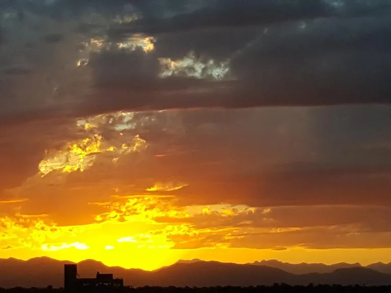 Breathtaking sunsets over Long's Peak