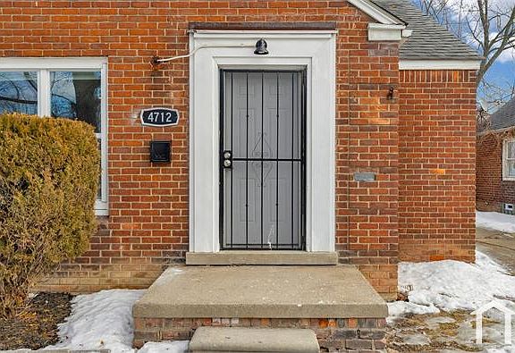 5th image of 4712 Cadieux Rd