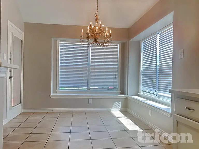 5816 Greenmeadow Dr — Photo 5