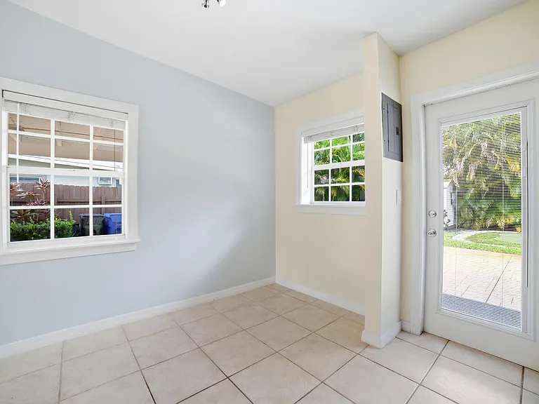 1717 SW 12th Ct — Photo 9