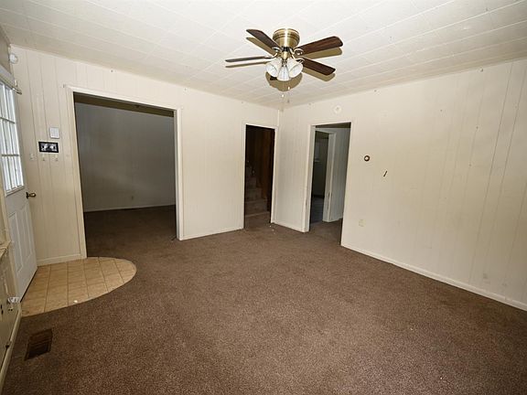 3rd image of 216 W Fairground Ave