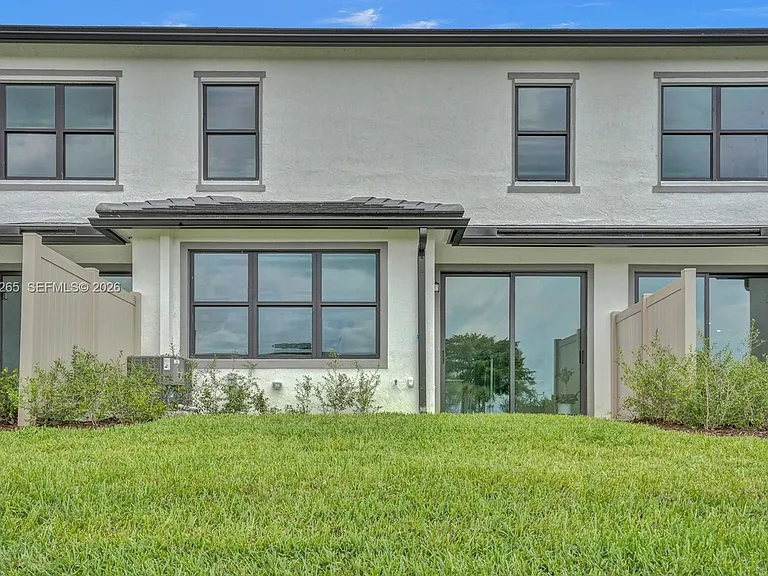 2202 S Appleton Cir S — Photo 26