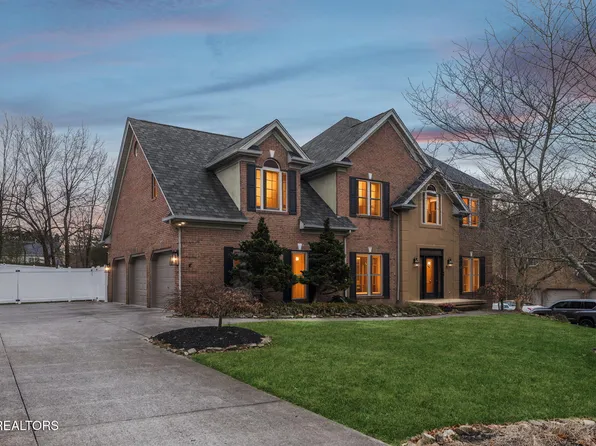 1330 Berkley Hills Ln, Powell, TN 37849