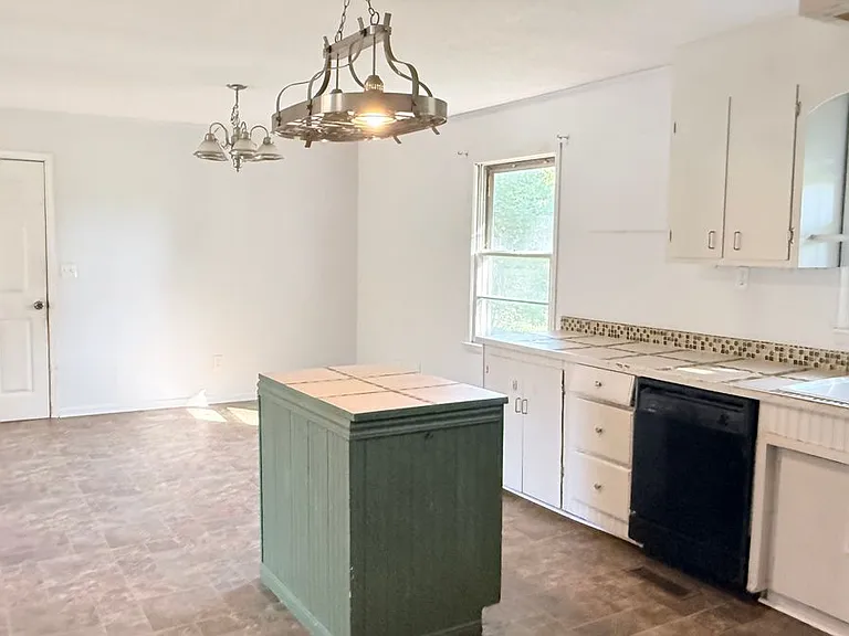 365 Stacy Rd — Photo 7