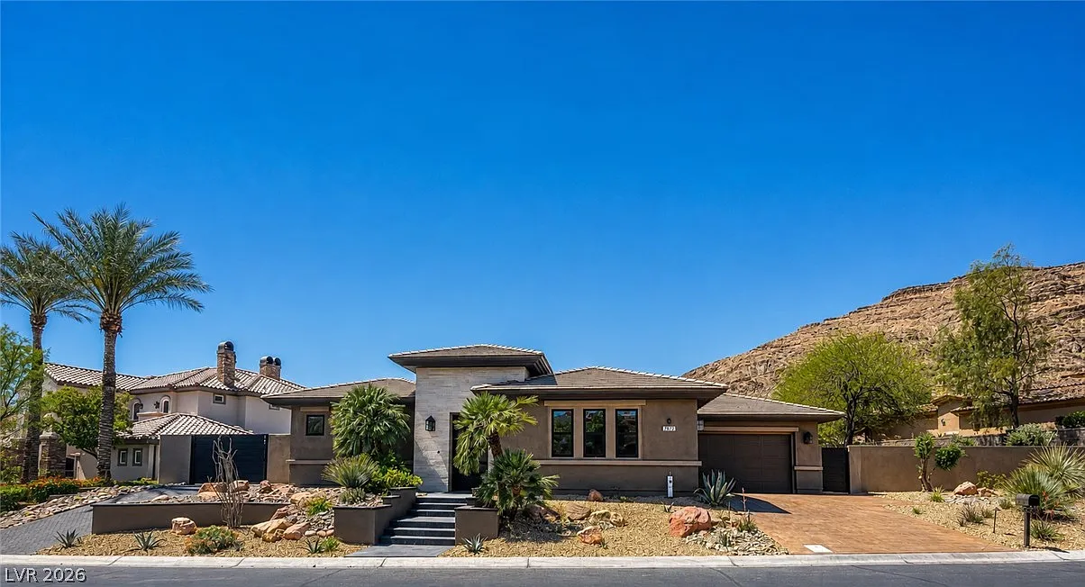 3 bed, 5.0 bath, 4996 sqft, $22,000 — Photo 2