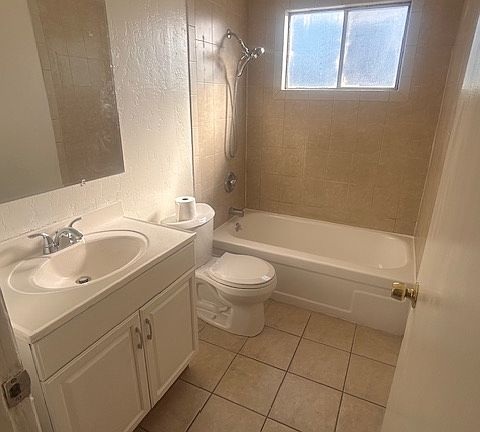 5th image of 32508 Pulaski Dr APT 2