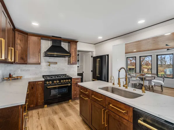 1015 Jump Off Rd, Bon Aqua, TN 37025